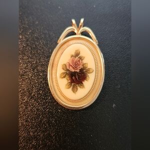 Vintage Gold Floral Pendant Necklace
